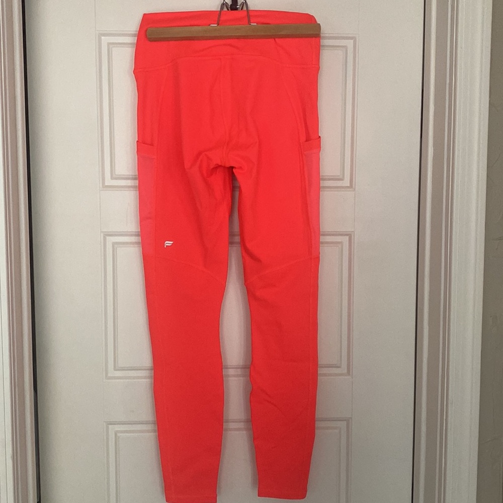 Fabletics exercise pants - Picture 3 of 4